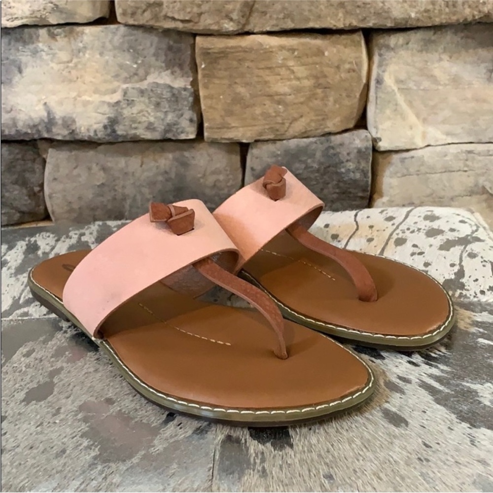 NWT SEVEN7 Blush Flip Flops Thong Sandals 7
